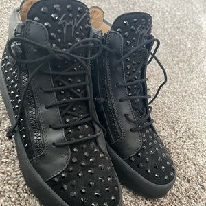 GIUSEPPE ZANOTTI MENS MID TOP SNEAKER.